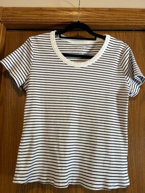 Maurice’s- Classic Striped Crewneck Tee - White & Black- size xxl